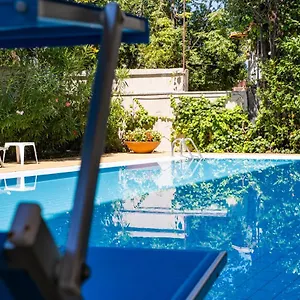 A Pochi Passi Dal Mare Con Piscina Apartment