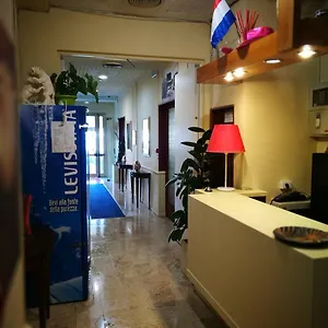 Riviera 호텔